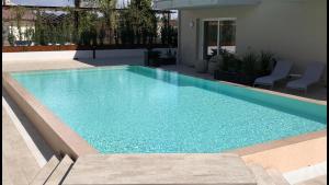 The swimming pool at or close to *CENTRAL LAKESIDE APT*Swimming Pool & Free Parking