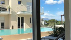 The swimming pool at or close to *CENTRAL LAKESIDE APT*Swimming Pool & Free Parking