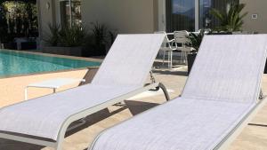 The swimming pool at or close to *CENTRAL LAKESIDE APT*Swimming Pool & Free Parking