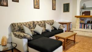 a living room with a couch and a table at Alojamiento Árdales in Frailes