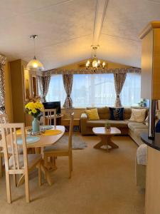Gallery image of Caravan for rent at Tattershall Holiday Park in Tattershall