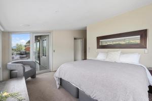 Gallery image of Luxury Lakeview Vista Apartment in Wanaka
