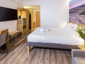 Un ou plusieurs lits dans un hébergement de l'établissement Hotel Novotel Sevilla
