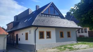 Das Gebäude in dem sich die Pension befindet