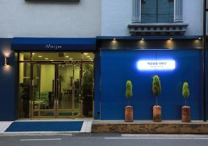 Maison Mini Hotel的门面或入口
