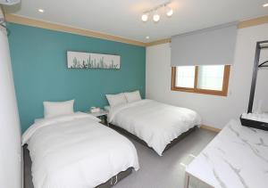 Postel nebo postele na pokoji v ubytování Maison Mini Hotel + 32 fotografií