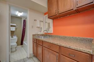 Koupelna v ubytování Americas Best Value Inn Laredo