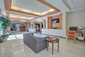 TV a/nebo společenská místnost v ubytování Americas Best Value Inn Laredo