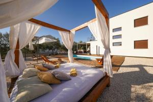 Ảnh trong thư viện ảnh của Villa Suncica with Heated Pool, Jacuzzi and Bikes near Zadar ở Sukošan