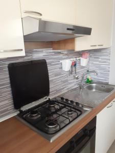 a kitchen with a stove and a sink at La playa nei pressi del mare in Montesilvano