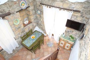 an overhead view of a room with a tv and a table at Casa Saraceni (by Vacation Service) in Cefalù