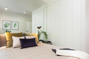 Voodi või voodid majutusasutuse Mennica Residence - City Center by Renters Prestige toas