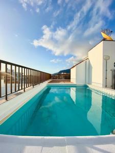 Bazén v ubytovaní Los Angeles 3 Bed Apartment with Pool alebo v jeho blízkosti