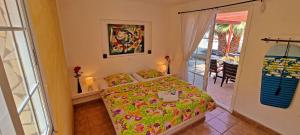 Ένα ή περισσότερα κρεβάτια σε δωμάτιο στο Ferienhaus Casa Oasis - La Pared - Garten - Meerblick