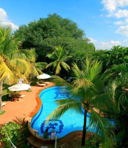 Bazén v ubytování Sangam Hotel, Thanjavur nebo v jeho okolí