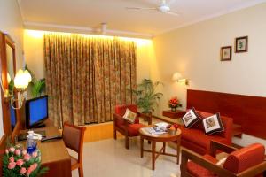 TV a/nebo společenská místnost v ubytování Sangam Hotel, Thanjavur