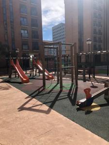 Otroško igrišče poleg nastanitve Apartamento ideal para familias