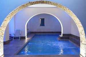 an archway over a swimming pool with blue water at Agave in Città in Livorno