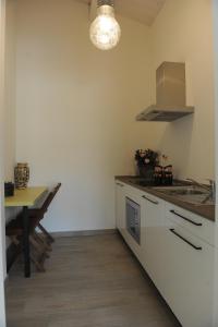 A kitchen or kitchenette at Il Granaio di Rossetti Elisabetta Még 16 kép