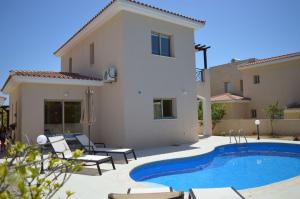 Bazén v ubytování Luxury Villa Phaedra nebo v jeho okolí