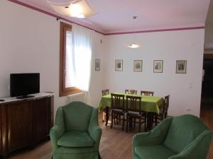 A television and/or entertainment centre at Agriturismo Villa Selvatico