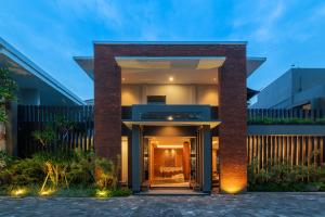 a house with a brick facade with a entrance at Padmasari Resort Lovina in Lovina