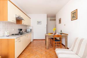 Dapur atau dapur kecil di Apartments Banko