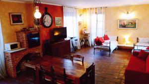 A kitchen or kitchenette at La locanda dell'artista