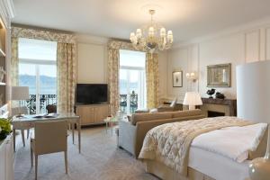 TV a/nebo společenská místnost v ubytování Beau-Rivage Palace