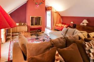 Foto dalla galleria di Enjoy Cottage - Holiday home with private swimming pool a Sosoye
