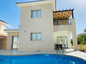 Bazén v ubytování Luxury Villa Phaedra nebo v jeho okolí