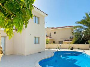 Bazén v ubytování Luxury Villa Phaedra nebo v jeho okolí