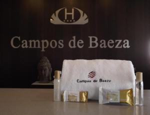 a table with a towel and some products on it at Hotel Campos de Baeza in Baeza