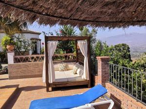 Imagen de la galería de Casa Mirador Las claras Con Piscina privada jardin y AireAcodicionado, en Iznate