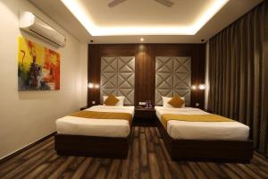 Postel nebo postele na pokoji v ubytování Hotel The Vilana A Unit of JG Developers Rishikesh
