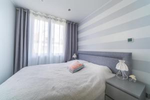 Łóżko lub łóżka w pokoju w obiekcie Blue Bay