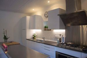 Kuchyň nebo kuchyňský kout v ubytování Enjoy Square - Spacious Holiday Home near Maredsous