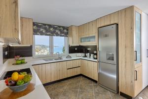 Kuchyňa alebo kuchynka v ubytovaní Breathtaking sea view flat in south Crete