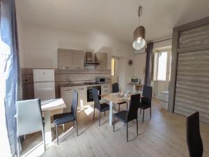 a kitchen and dining room with a table and chairs at Cerva Bianca B&B in Santa Maria Capua Vetere