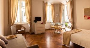 a bedroom with a bed and a table and chairs at Casa di Jo in Como