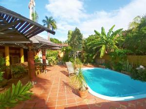 a courtyard with a swimming pool and a house at Casa da Lua in Jacumã
