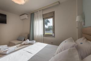 Posteľ alebo postele v izbe v ubytovaní Arelia Beachfront Sea View Apartment