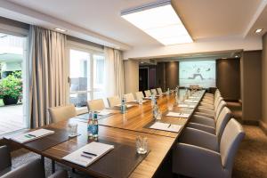 a large conference room with a long table and chairs at Boston Hotel HH in Hamburg