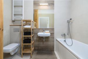 Kúpeľňa v ubytovaní Old Town Apartment Garbary by Noclegi Renters