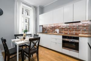 Kuchyňa alebo kuchynka v ubytovaní Old Town Apartment Garbary by Noclegi Renters
