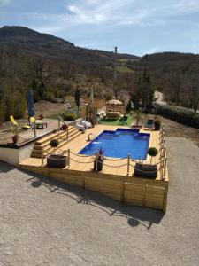 Bazén v ubytování " LE CHABASSOLE " CHAMBRES D'HÔTES - GORGES du VERDON nebo v jeho okolí