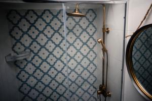 A bathroom at Casa A Boleriña Még 7 kép