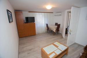 Televízia a/alebo spoločenská miestnosť v ubytovaní Apartment Matejuška