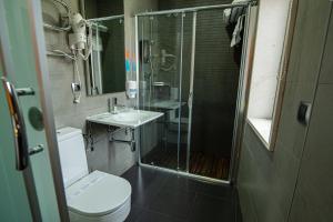 Łazienka w obiekcie Hotel Los Nardos