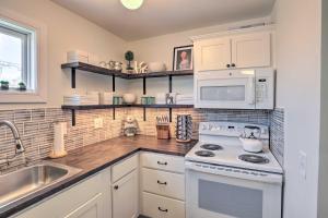 A kitchen or kitchenette at Charming and Walkable Fairport Village Apartment!